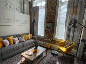 Charming Art Pad steps from historic City Market, Heated Pool Access, By Southern Belle Savannah